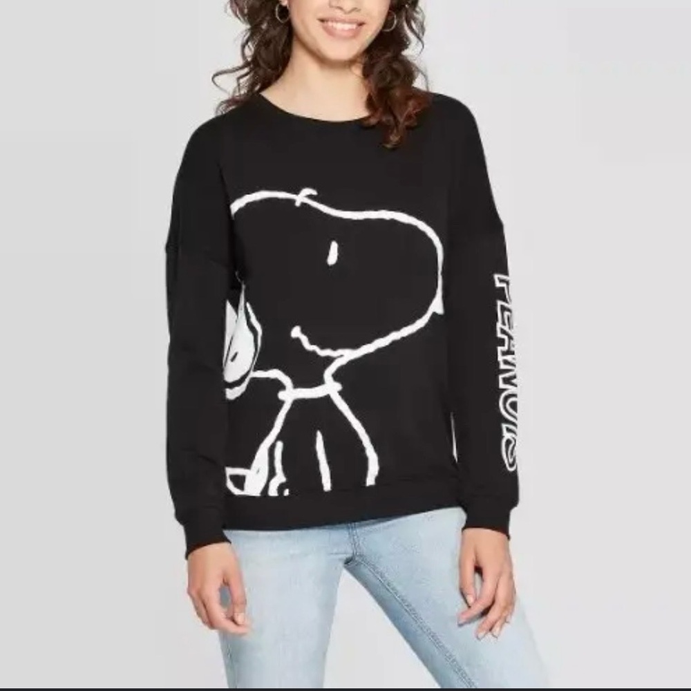 PEANUTS- Women's Peanuts Snoopy Graphic Sweatshirt (Juniors) SIZE Med-Black EUC